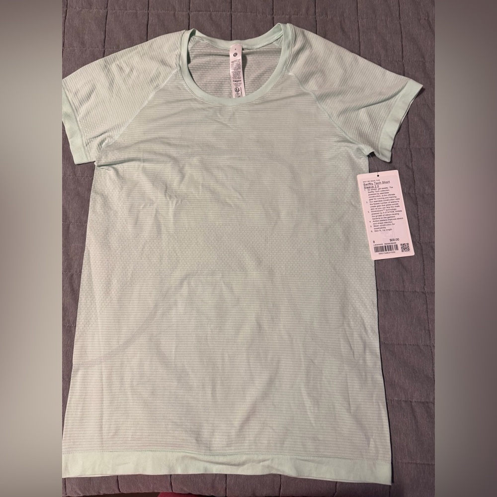 Lululemon - Swiftly Tech 2.0 T-Shirt  - Size 8